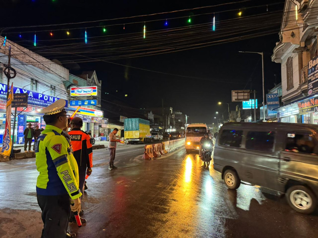 Personel Polres Humbahas,  Sukses Lakukan Pengamanan Malam takbiran Menyambut Hari Raya Idulfitri 1447 H.