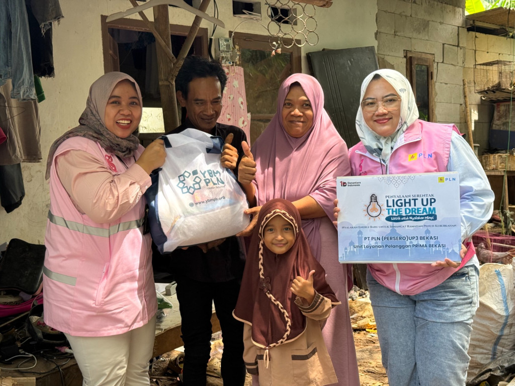 PLN UP3 Bekasi Hadirkan Cahaya Ramadhan untuk Warga Kurang Mampu Lewat Program Listrik Gratis