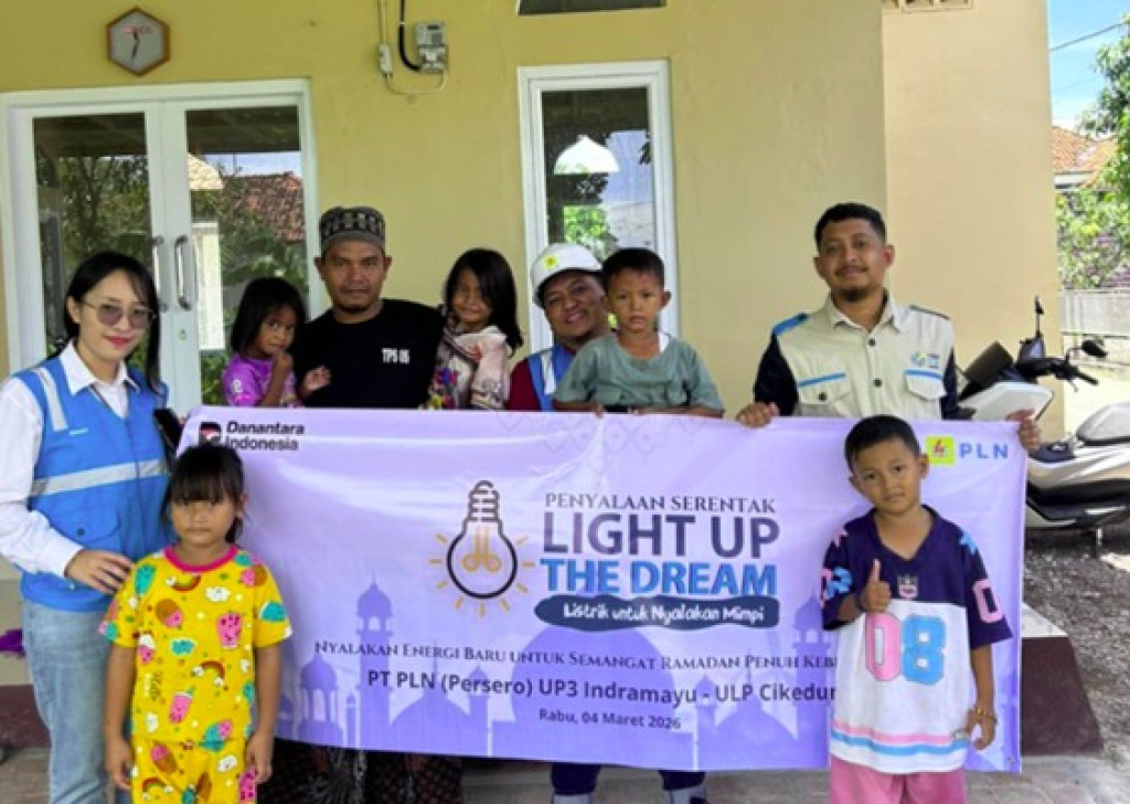 PLN UP3 Indramayu Hadirkan Terang bagi Madrasah dan Mushola Lewat Light Up The Dream