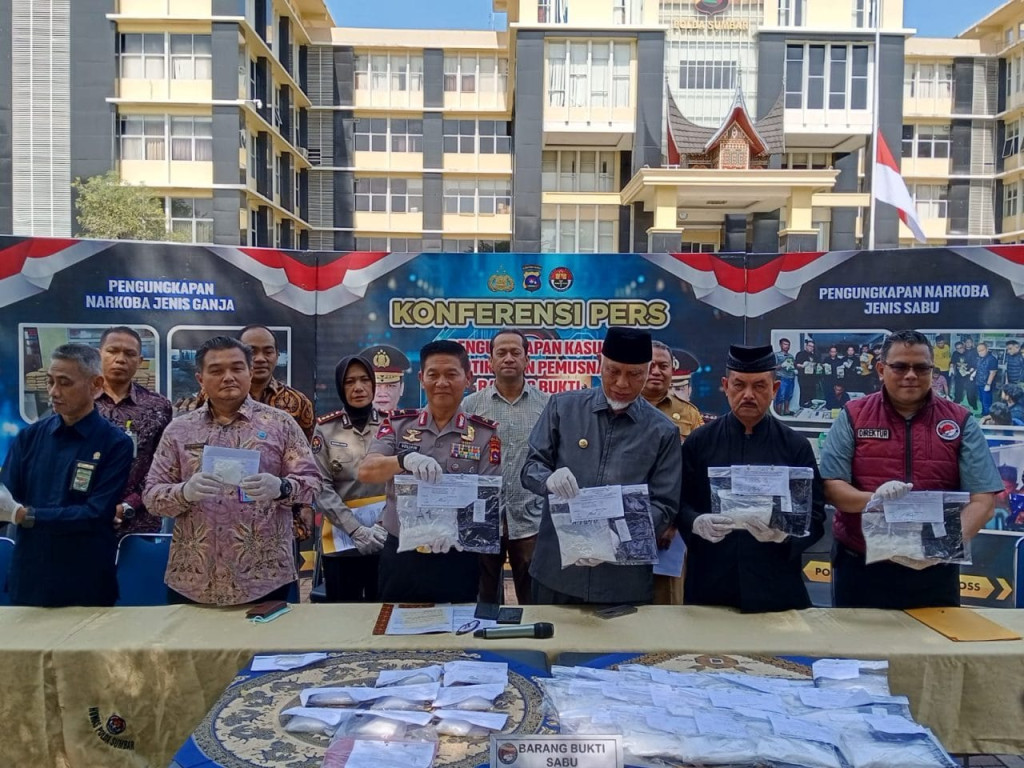 Polda Sumbar Sita 8 Kg Sabu, Lima Tersangka Dibekuk