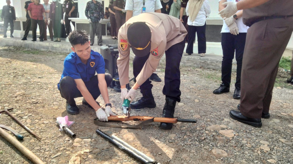 Polres Tapsel Hadiri Pemusnahan Barang Bukti Perkara Pidana di Kejari Paluta
