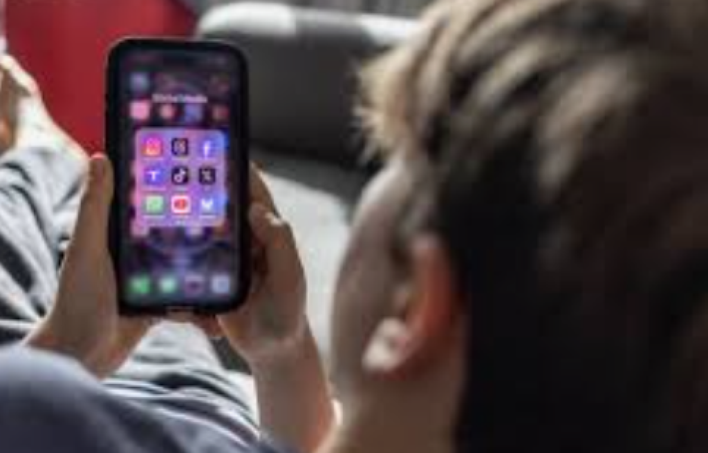 PP Tunas Resmi Berlaku, Pemerintah Wajibkan Platform Blokir Akun Anak di Bawah 16 Tahun