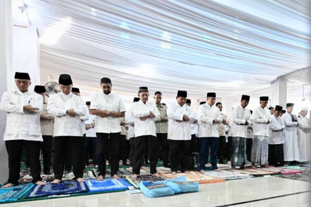 Prabowo Salat Idulfitri dan Halalbihalal dengan Jemaah Masjid Darussalam Aceh Tamiang