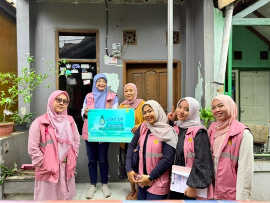 Ramadan Penuh Berkah, PLN Bandung Nyalakan Listrik untuk Warga yang Membutuhkan