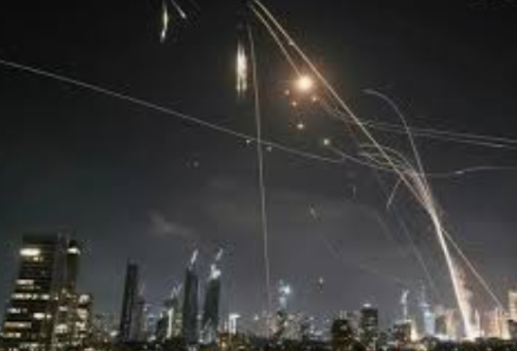 Rekam Rudal Iran di Langit Dubai, Turis Inggris Langsung Ditahan