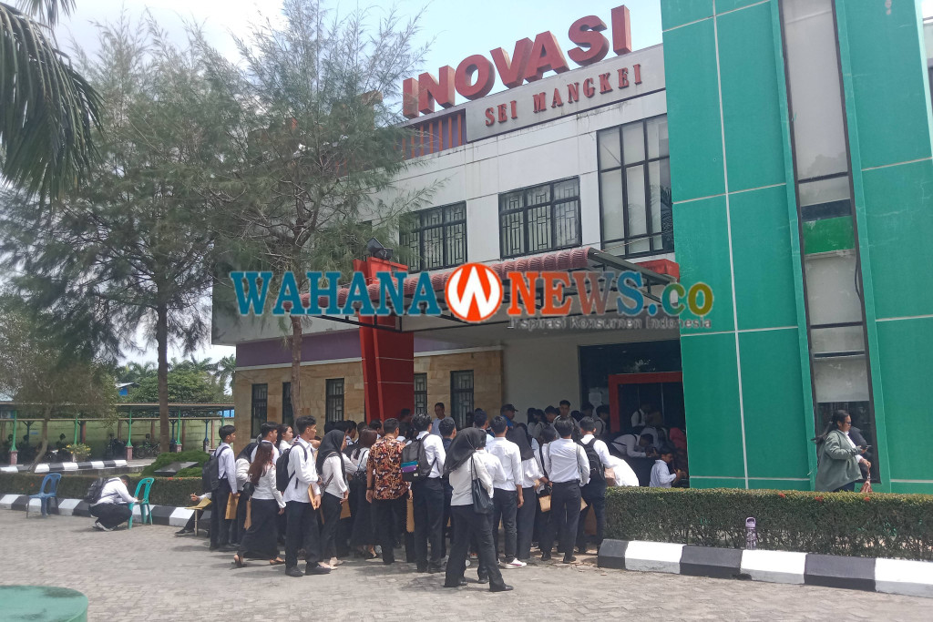 Ribuan Pencari Kerja ‘Serbu’ Job Fair Yang Digelar Disnaker Sumut di KEK Sei Mangkei