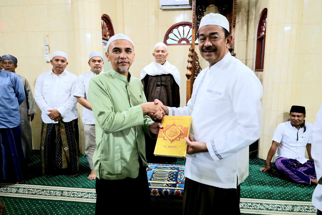 Safari Ramadhan di Panyabungan II, Bupati Madina Imam Salat Subuh