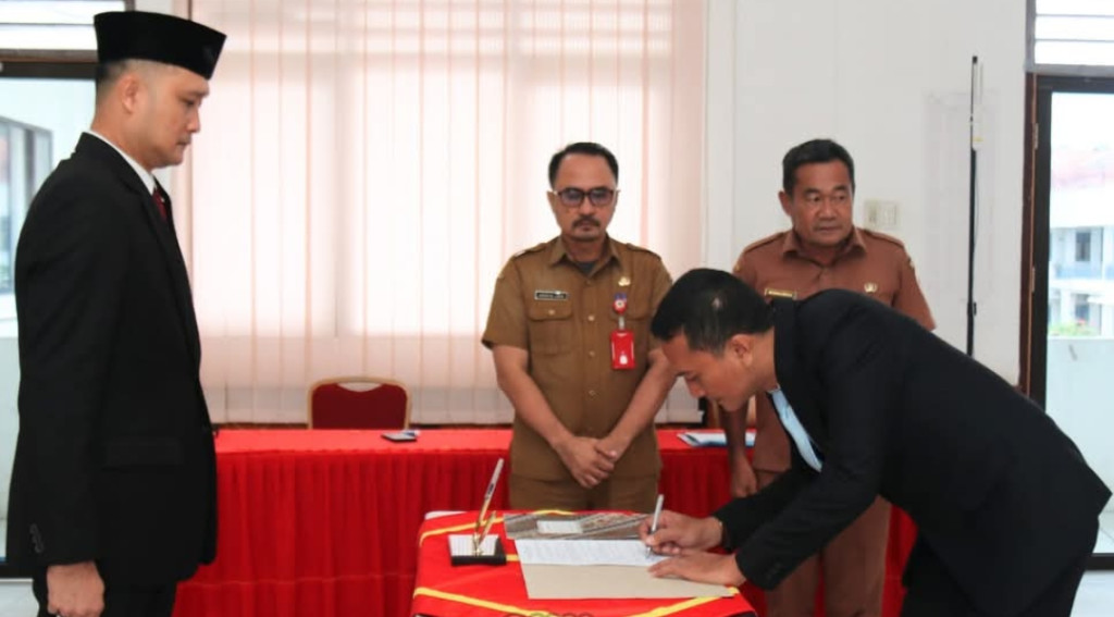 Sekda Kota Gunungsitoli Lantik Kabid PSDK Dinkes, Minta Kinerja Terbaik dan Dedikasi