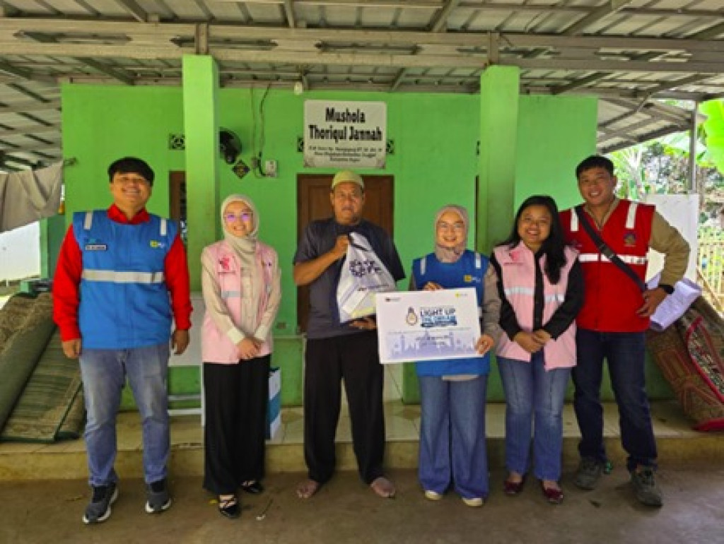 Srikandi PLN Gunung Putri Salurkan Listrik Gratis untuk Warga Kurang Mampu