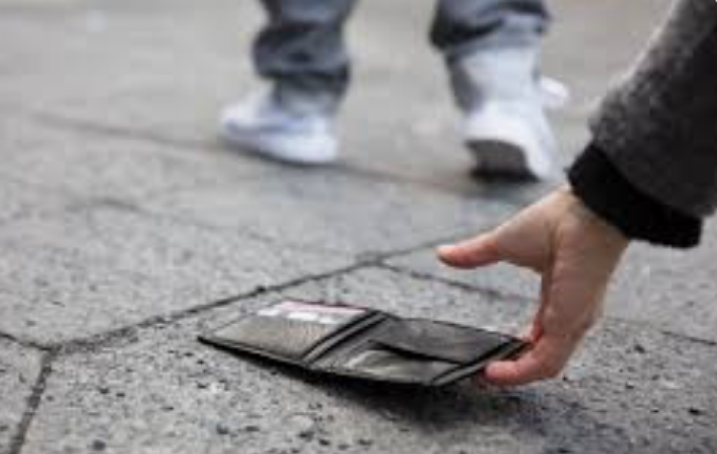 Temukan Tas Berisi Uang Rp17 Juta, Pria di Tapteng Diamankan Polisi