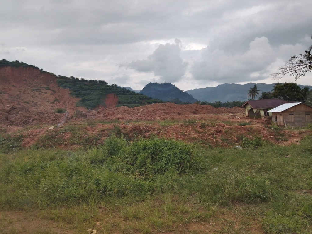 Tumpukan Tanah Longsor Kampung Durian Belum Dibersihkan, Warga Keluhkan Pascabencana 3 Bulan