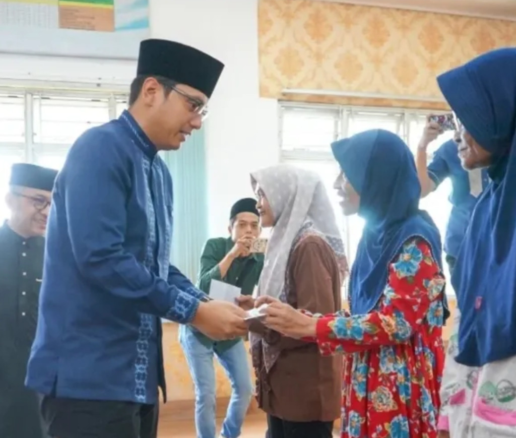 Wali Kota Medan Salurkan Zakat ASN kepada 948 Mustahik Jelang Idulfitri 1447 H