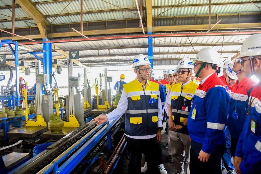 Wamen ESDM Tinjau Pasokan BBM dan LPG Jelang Idulfitri di Padalarang