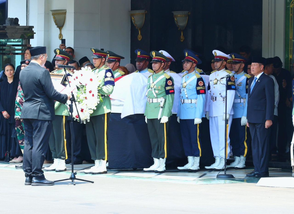 Wamenhan Pimpin Pelepasan Jenazah Juwono Sudarsono, Negara Beri Penghormatan Terakhir