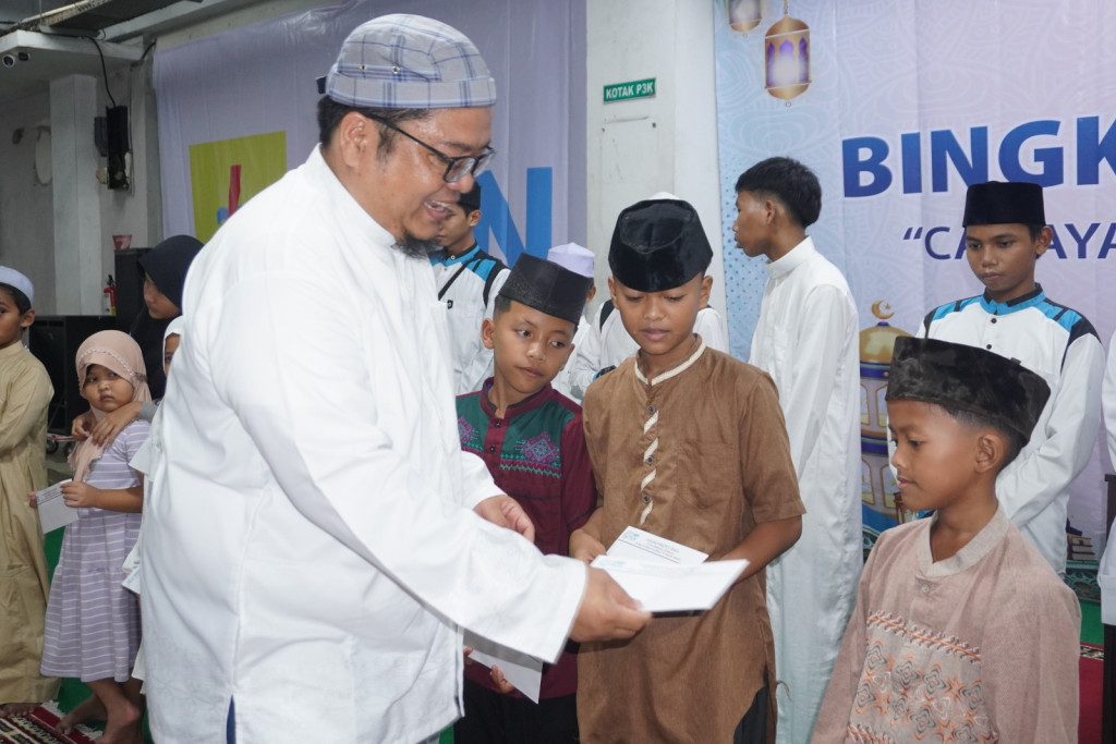 YBM PLN UP3 Bekasi Tebar Kebahagiaan Ramadan Lewat Bingkisan untuk Anak Yatim dan Dhuafa