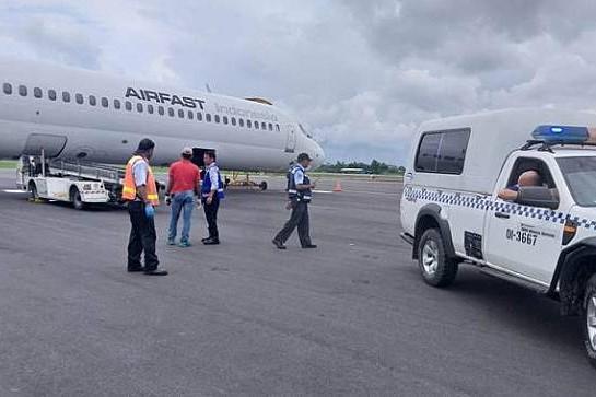 Ambulans Siap Sambut Jenazah Kepala BIN Papua di Bandara Soetta