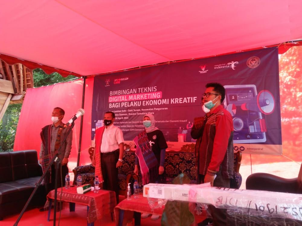 Bimtek Digital Marketing Bagi Pelaku Ekonomi Kreatif di Kampung Ulos