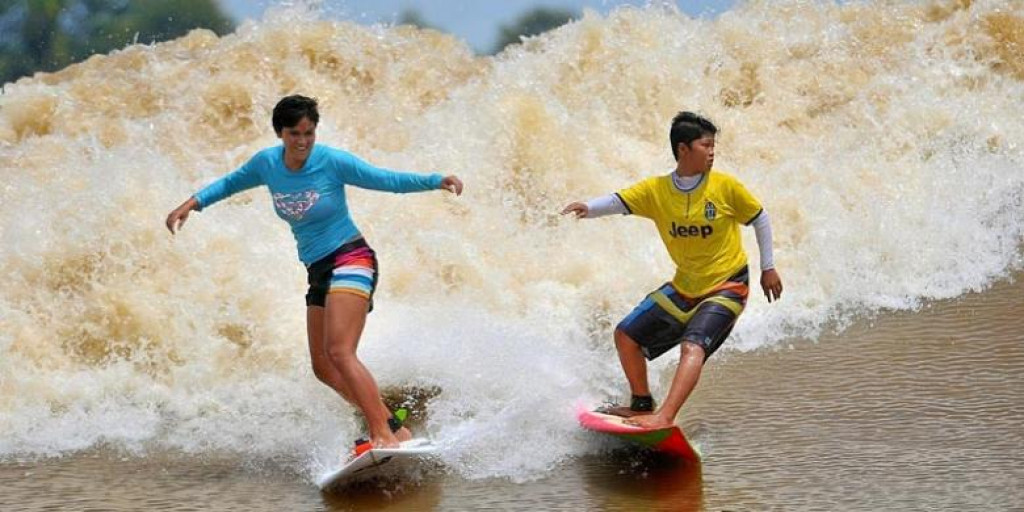 Bono Surfing, Asyiknya Berselancar di Sungai Kampar Riau