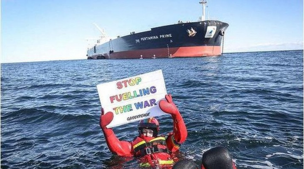 Tanker Pertamina Prime "Disandera" Aktivis Greenpeace karena Boikot Rusia