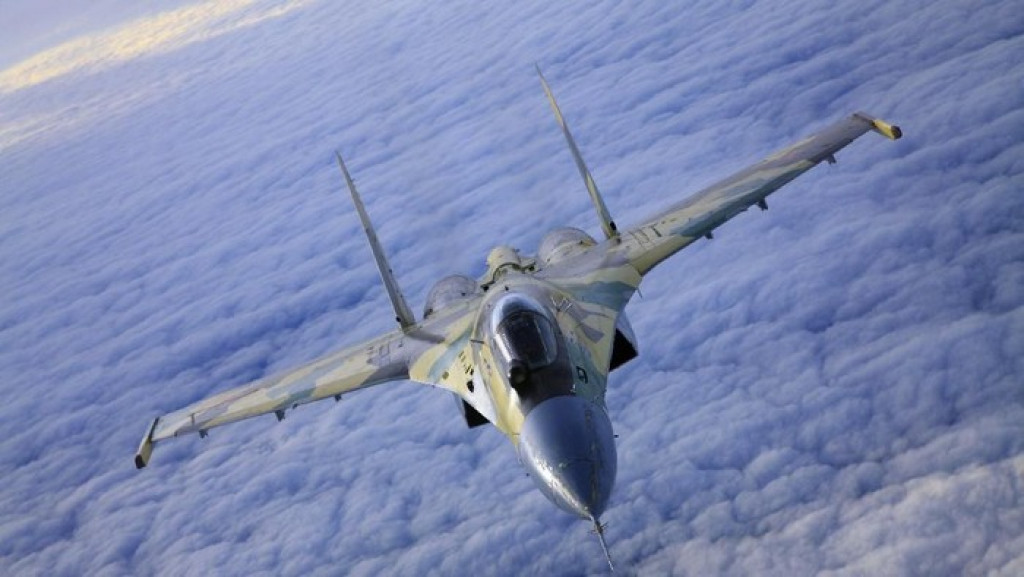 Jet Tempur Su-35 Rusia Ajak F-16 Amerika Duel di Udara