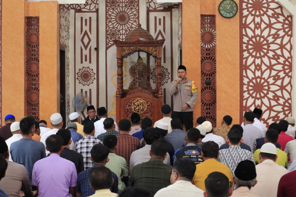 AKBP Achmad Fauzi Dengar Curahan Hati Warga di Masjid Al Azhar Sibolga