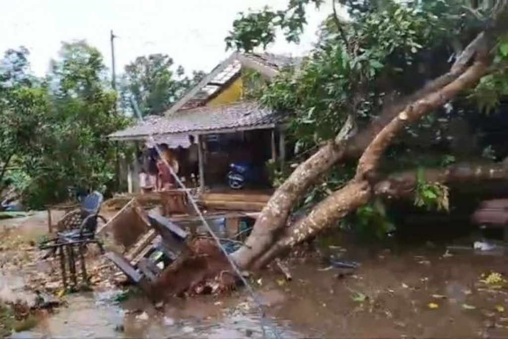 Desa-desa di Jepara Dilanda Puting Beliung, 121 Rumah Rusak