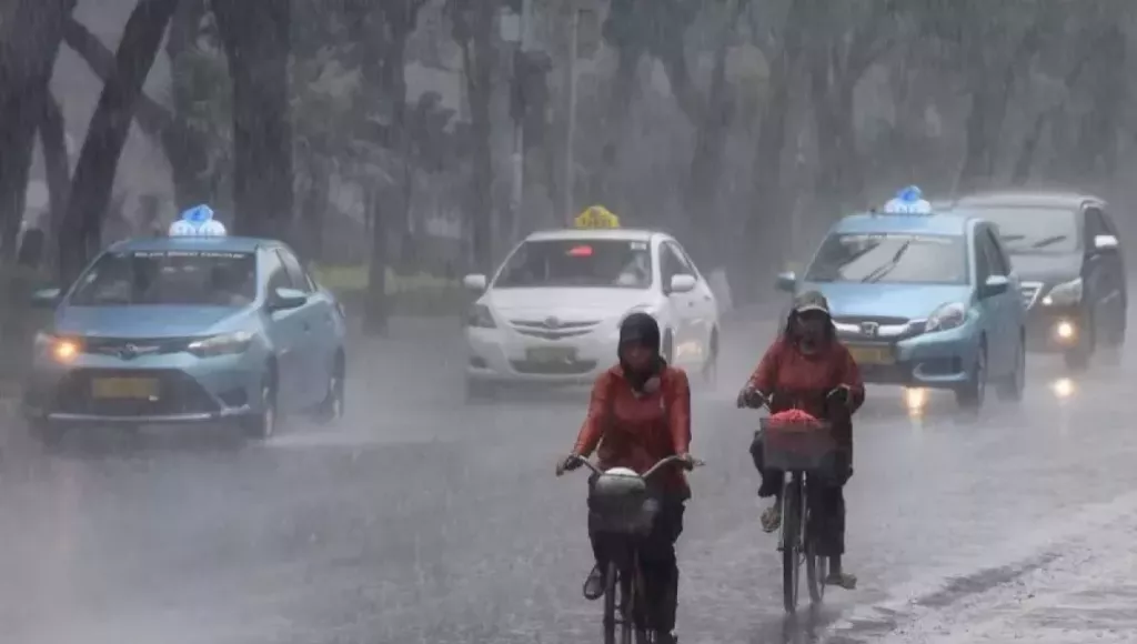 Imbauan BMKG: Masyarakat Harus Waspada Potensi Hujan Lebat Senin Ini