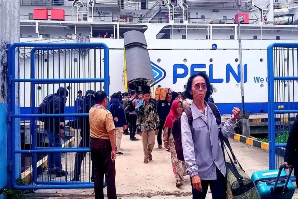 Kapal Perdana di Pelabuhan Sampit Turunkan 261 Penumpang Arus-Balik Lebaran