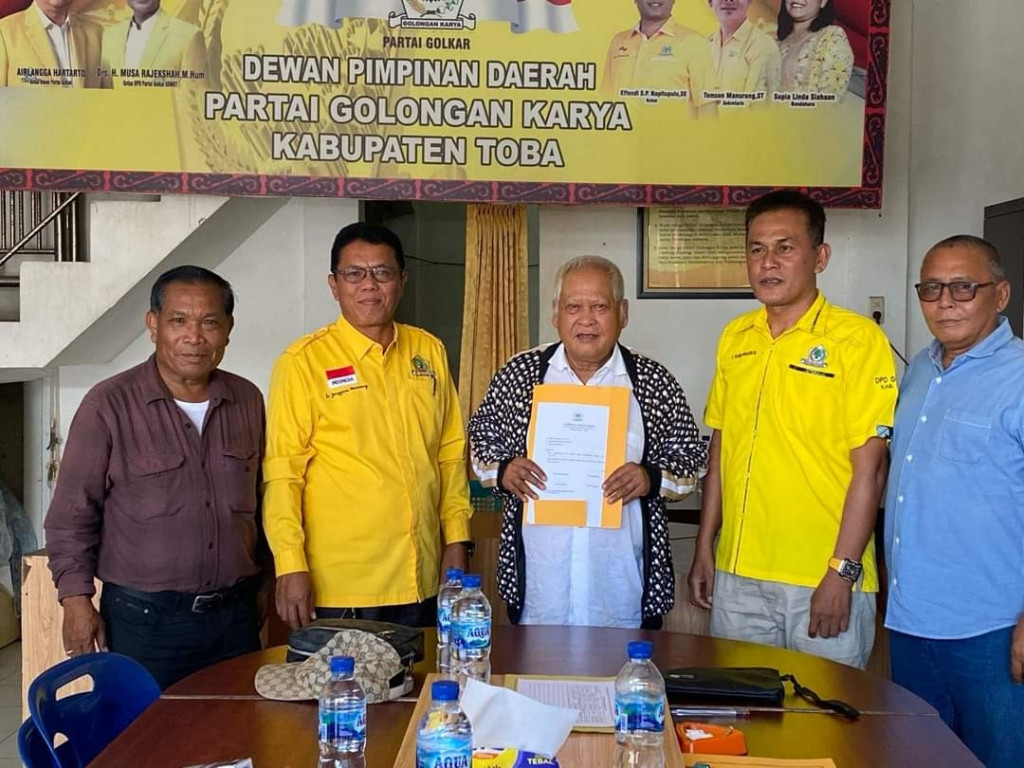 Kasmin Simanjuntak Mendaftar Calon Bupati Toba 2024 dari Partai GOLKAR