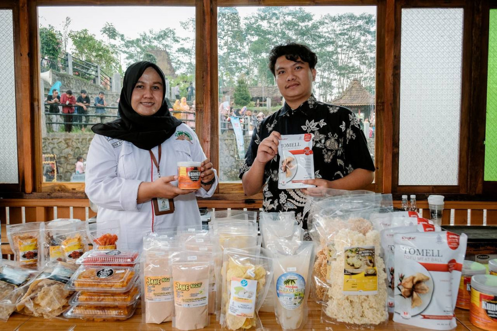 Kemenparekraf Kick Off Akselerasi Sertifikasi Halal Produk Makanan Dan ...