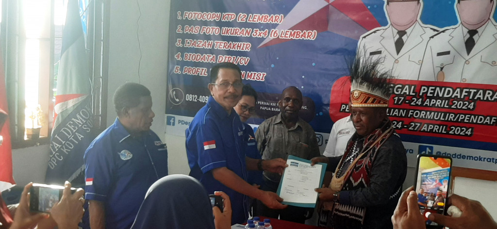 Maju Pilkada Kota Sorong, Mantan Sekda Papua Barat Mendaftar di DPC Partai Demokrat