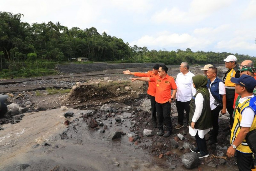 Pemerintah Jawa Timur Cepat Tangani Dampak Banjir Lahar Dingin Semeru