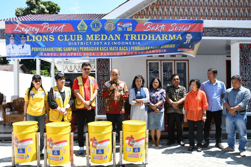 Wakil Bupati Samosir Menerima Bantuan dari Lions Club Medan Tridharma District 307-A2