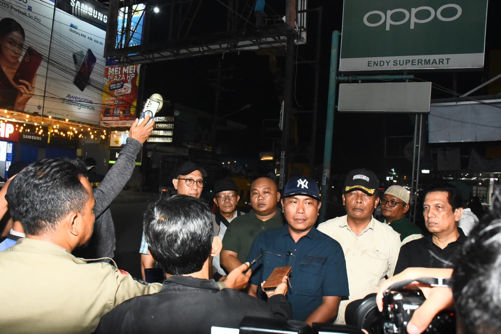 Tim Terpadu Pemkab Deliserdang Tertibkan Billboard Ilegal di Mega City Tembung