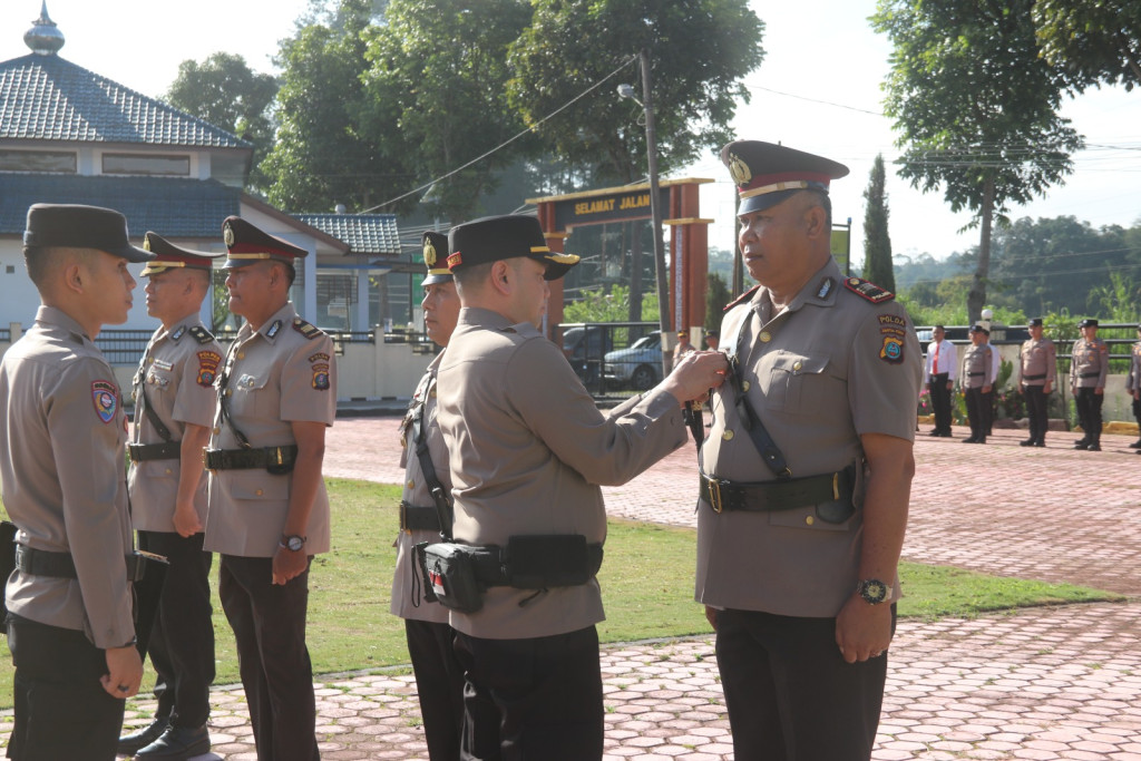 AKBP Adi Nugroho Pimpin Upacara Sertijab Dua Kabag dan Satu Kasat di Jajaran Polres Humbahas.