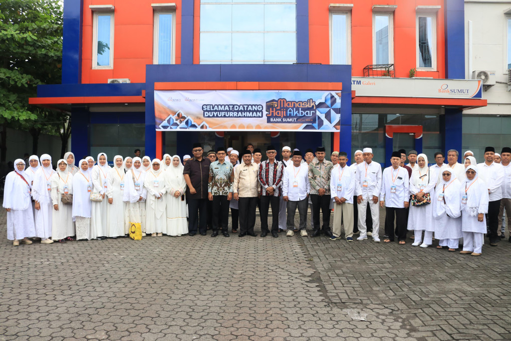 Asisten Administrasi Umum Hadiri Manasik Haji Akbar dan Pelepasan Calon Haji Bank Sumut