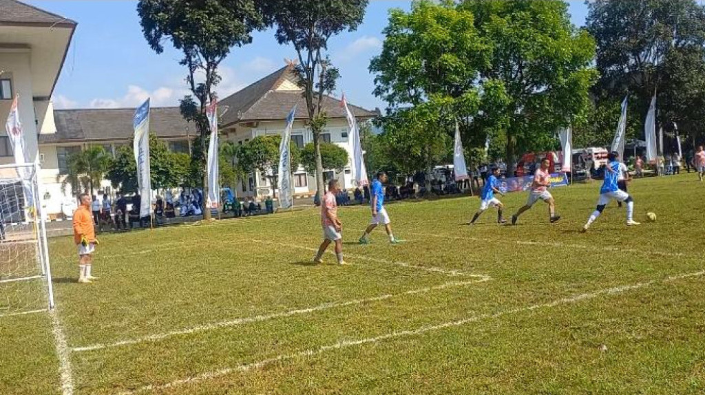 Bank Sumedang vs Media Ramaikan Silaturahmi Sepak Bola di PPS
