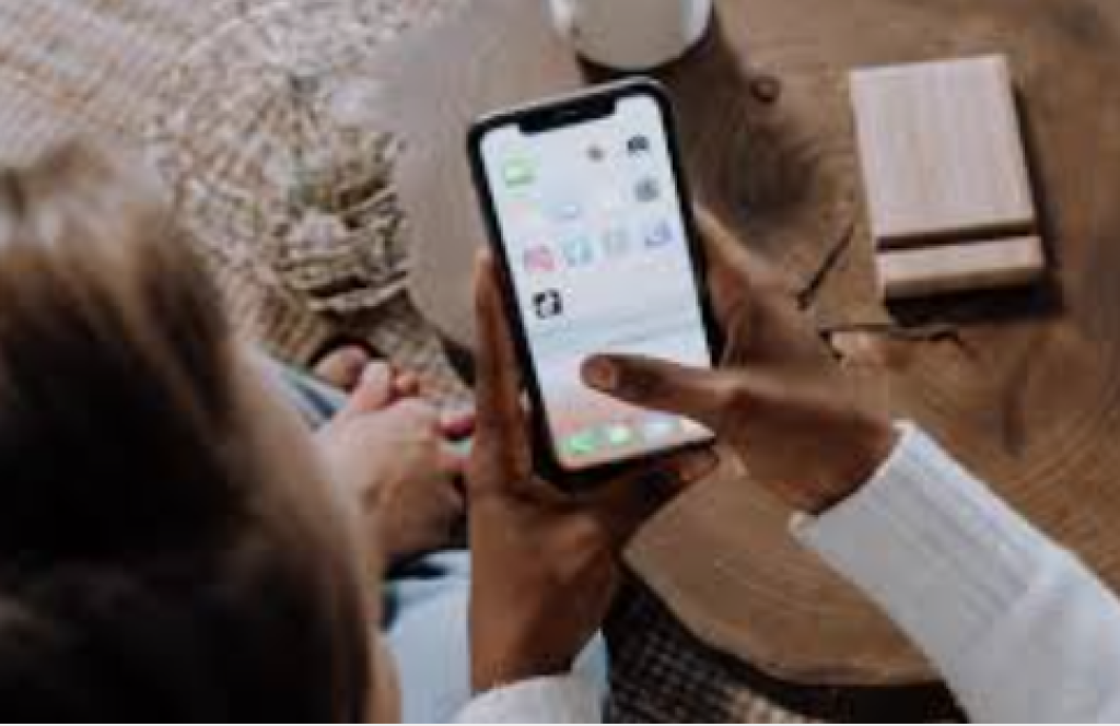 Bukan Anti Sosial, Ini Alasan Orang Cerdas Jarang Posting Kehidupan Pribadi