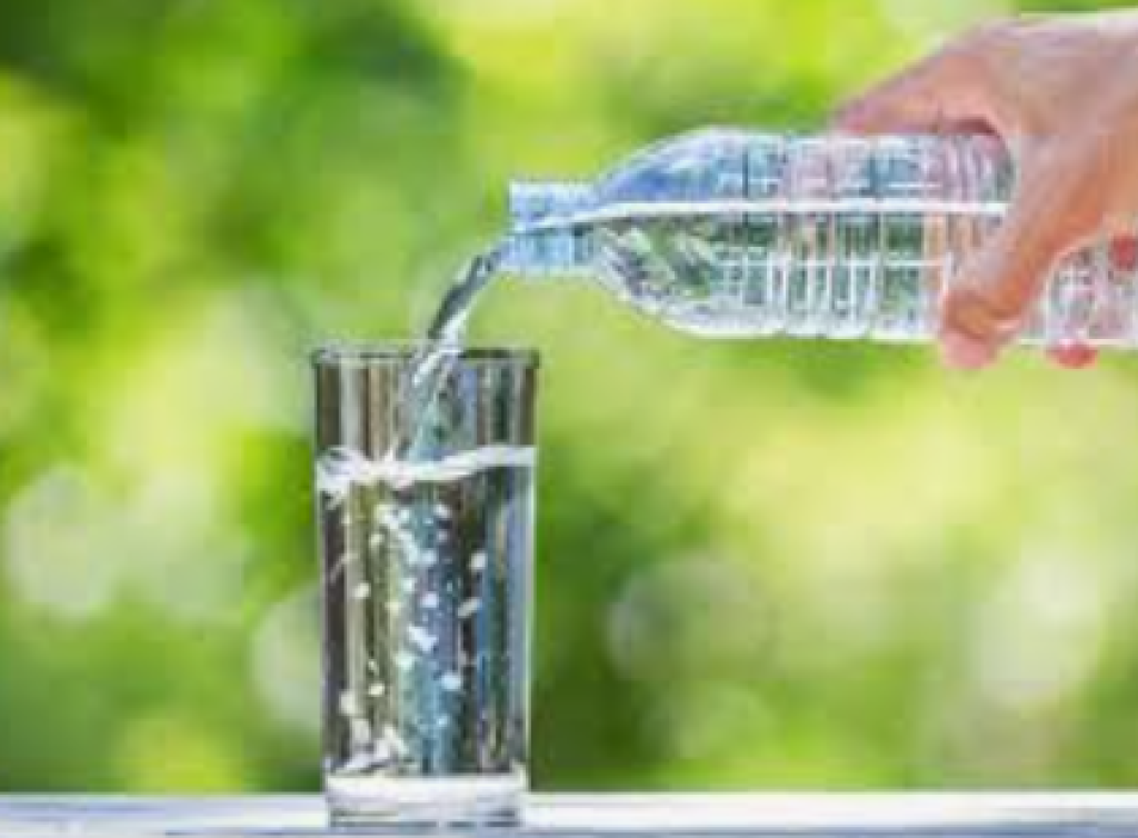 Bukan Sekadar Minum, Ini Cara Air Putih Bantu Turunkan Berat Badan