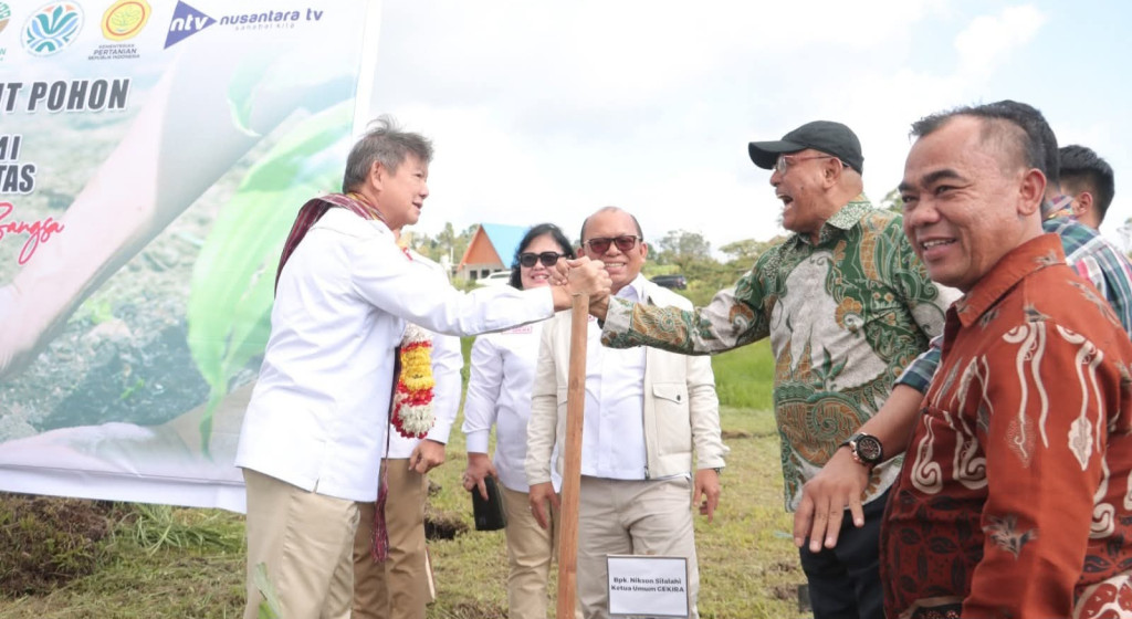 Bupati Dairi Hadiri Penanaman Sejuta Pohon Aren Bersama Utusan Khusus Presiden di Taput