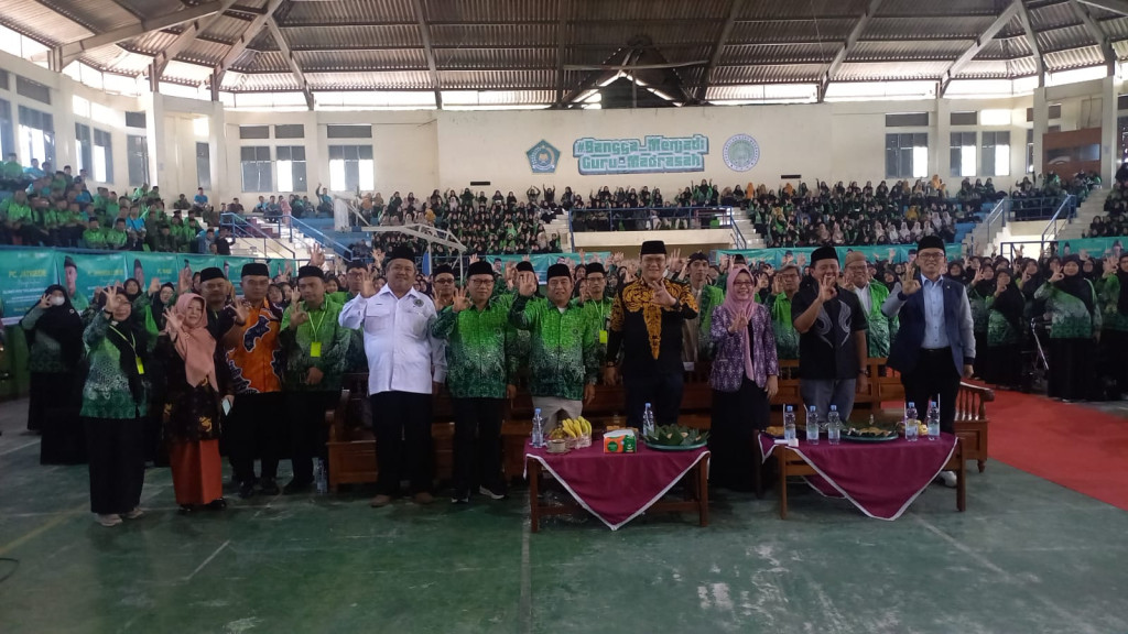 Bupati Hadiri Silaturahmi Akbar dan Seminar Pendidikan Guru Madrasah se-Kabupaten Sumedang