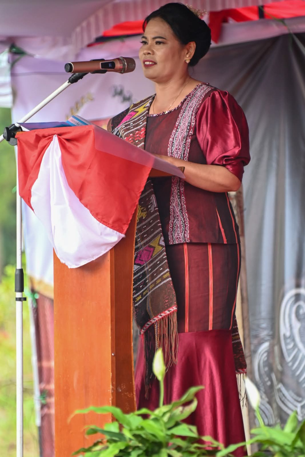 Bupati Humbahas: Saya Tidak Salah Pilih Desmauli Lumban Batu Ke UPT SMPN 025 Siborutorop.