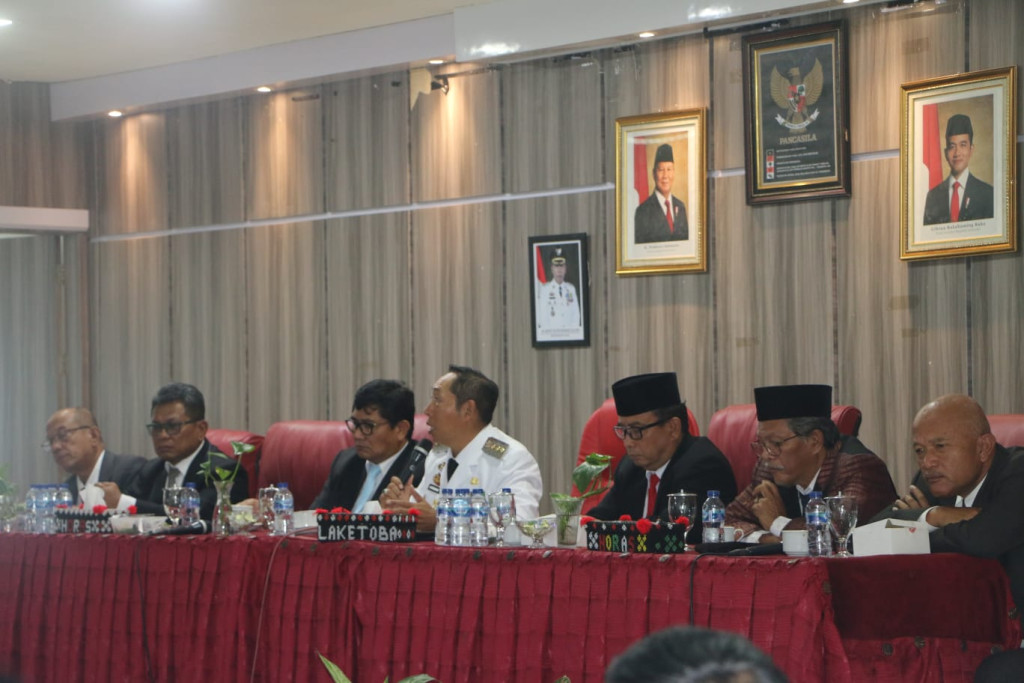 Bupati Taput Pimpin Coffee Morning Dengan Pimpinan OPD dan Seluruh Camat