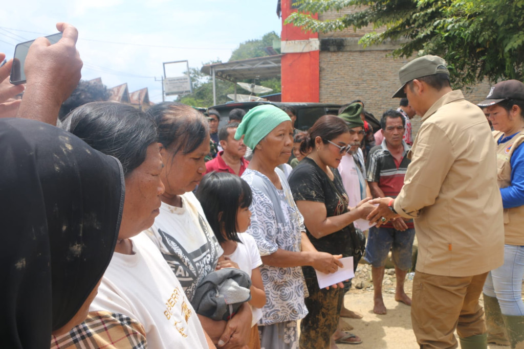 Bupati Taput Tinjau Lokasi Bencana di Simangumban, Instruksikan Gerak Cepat dan Pastikan Bantuan Logistik Tersalur Tepat Guna