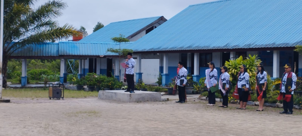 Cindi dan Fighter  Siswa UPT SMPN 026 Pearung Berhasil Lolos Test Akademic Yasop Balige.