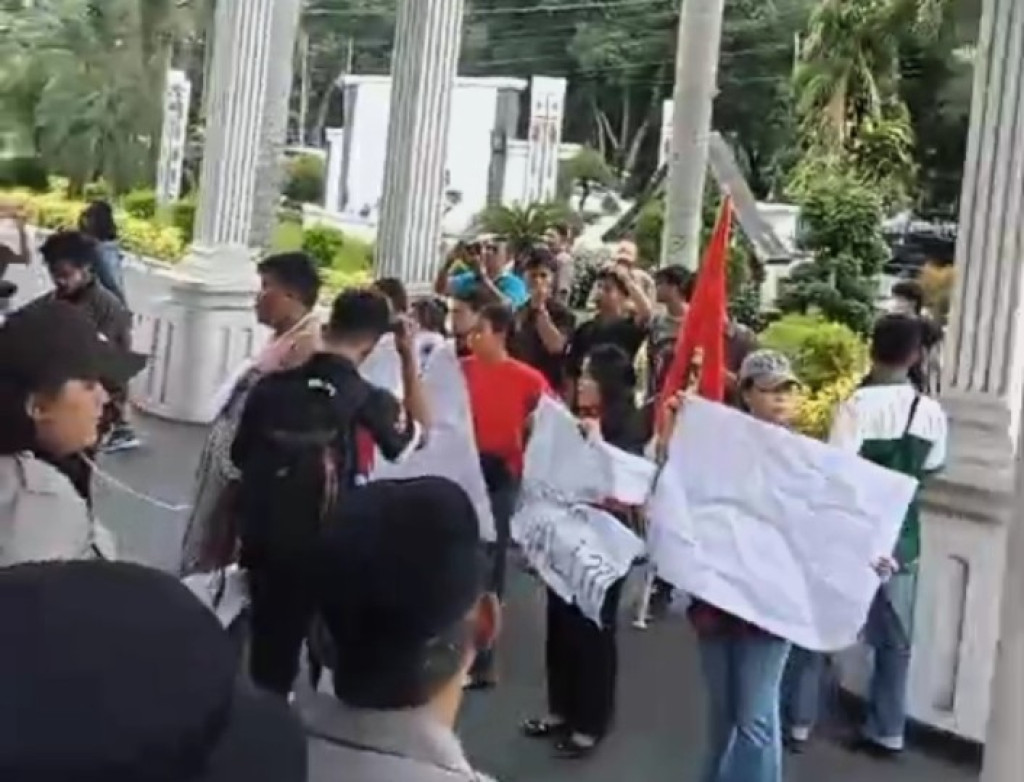 Demo HIMAPSI-SALING di Pematang Siantar Memanas: Massa Desak Copot Sekda