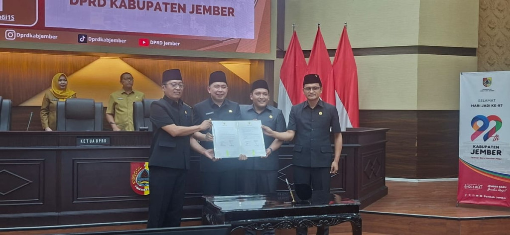 DPRD Jember Berikan 44 Rekomendasi LKPj Bupati 2025 dalam Rapat Paripurna