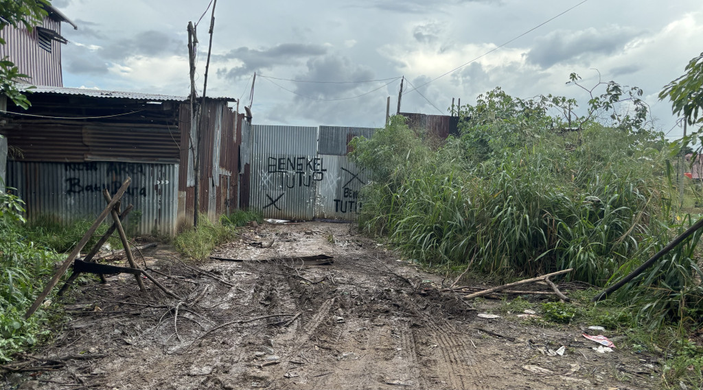 Apakah Serang Over Tap BBM, Nampak Mobil PT KIP Masuk ke Gudang Diduga Ilegal