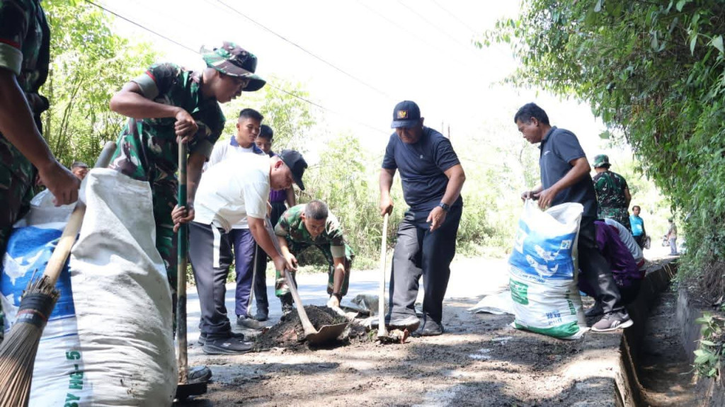 Dukung Gerakan ASRI Presiden RI, Pemkab Dairi Gelar Kerja Bakti