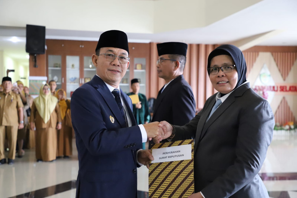 Efrida Yanti Dilantik Jadi Kadis Pendidikan, Tapsel Percepat Transformasi SDM